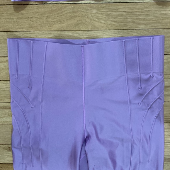 Lavender shimmer Nike workout set - Picture 4 of 4